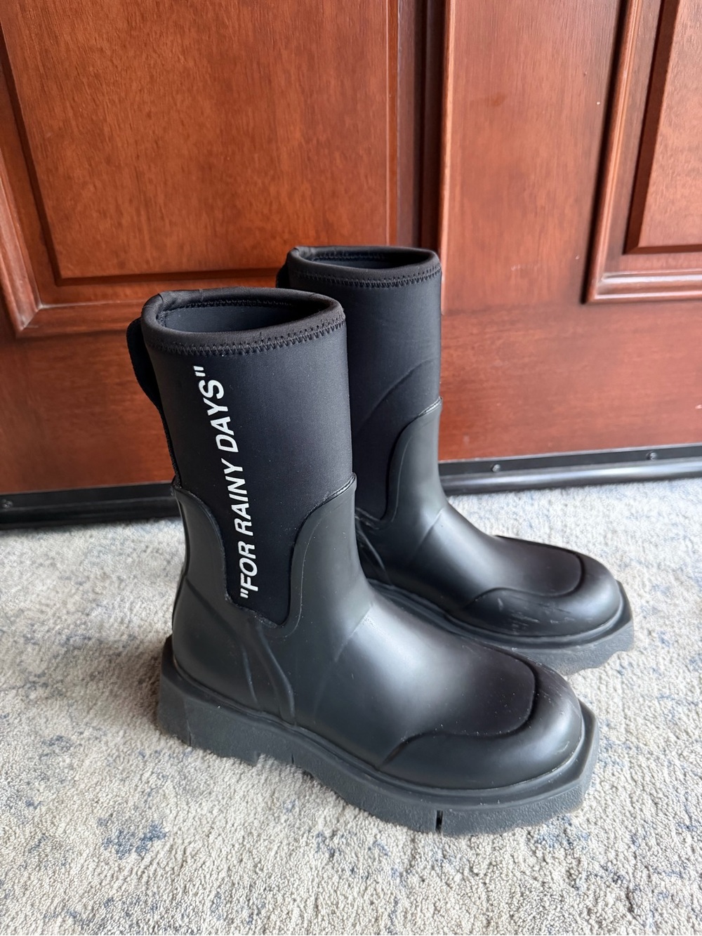 Womens Off White, sponge Black mid Rain Boots Sz 38